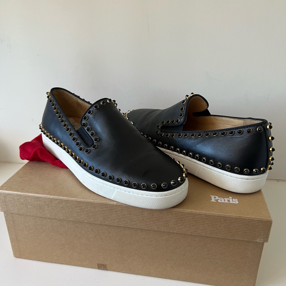 Christian Louboutin Cador Womens Flat Black